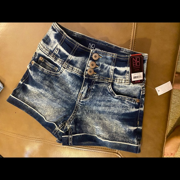Size 2 High waisted shorts - Picture 3 of 5